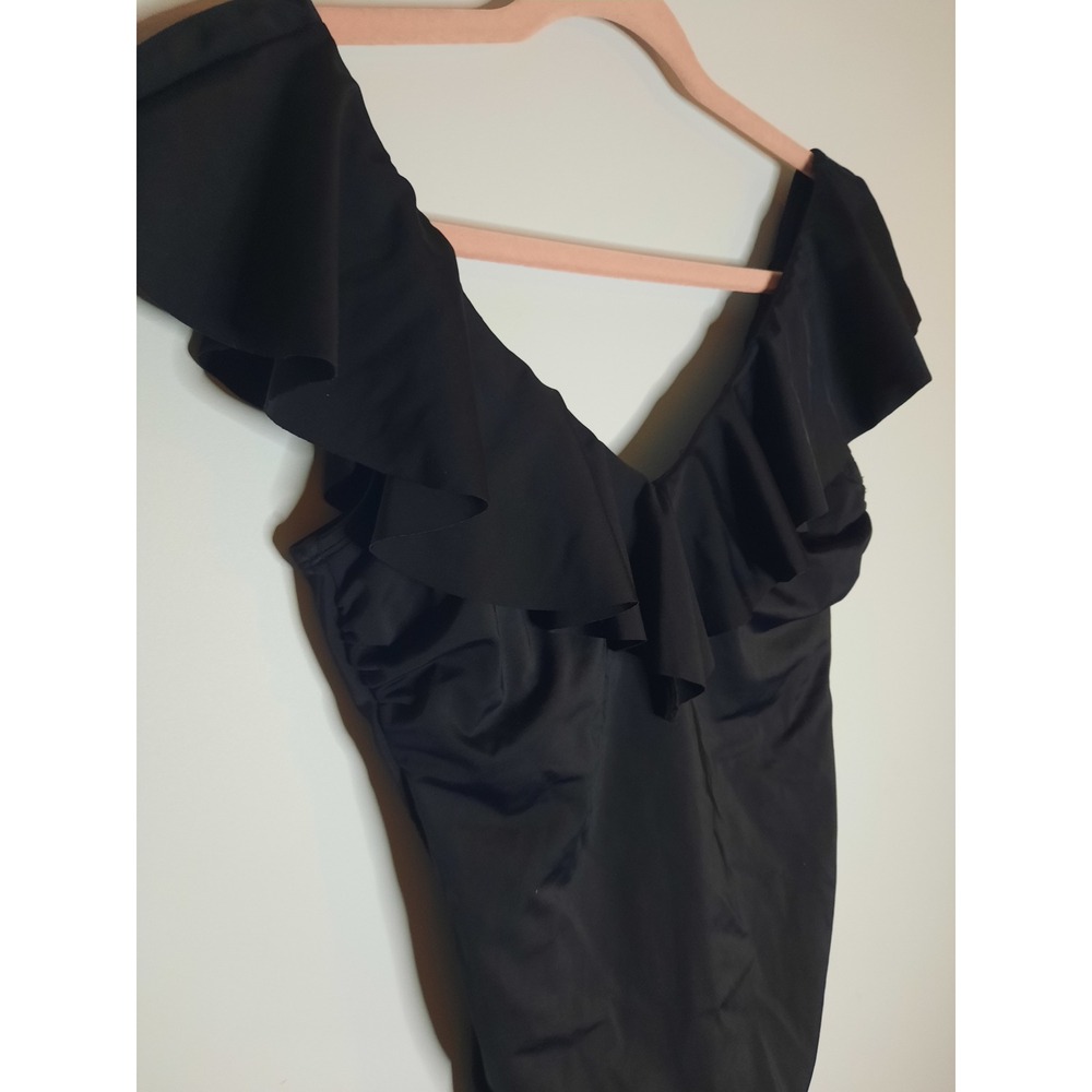 Women's Sz 10 Black Ruffled Swimsuit,‎ One-Piece, Full Coverage, Summer, Tanning - Picture 2 of 7